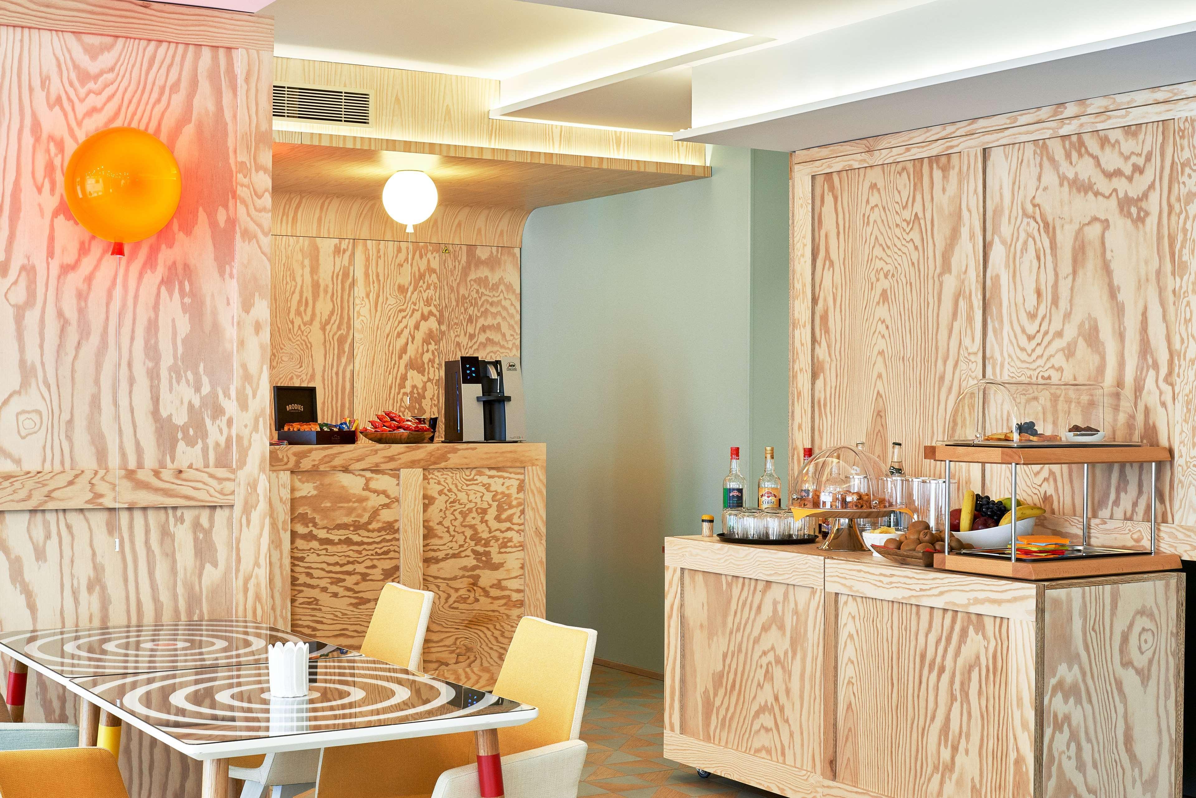 Joke - Astotel Paris